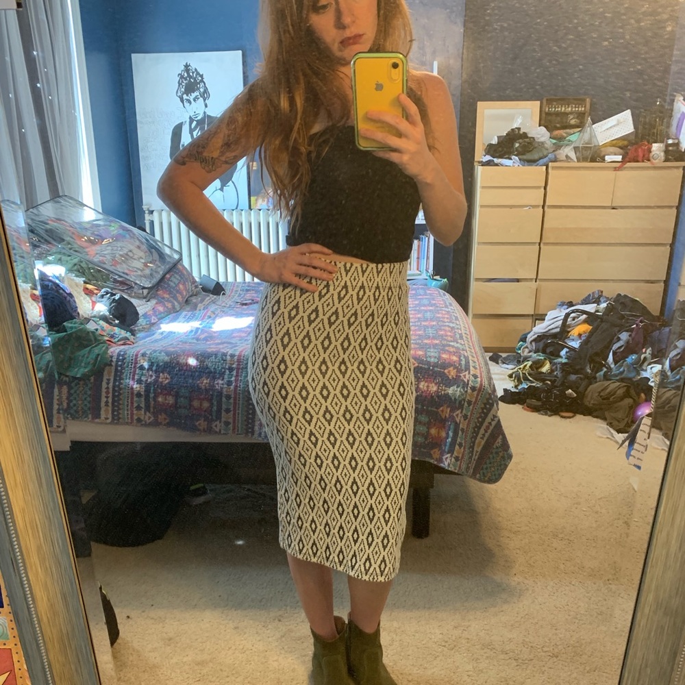 Tribal print fitted midi skirt - Picture 2 of 5